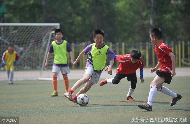 学生提早去学校踢球 被校领导批评!中国足球还有救吗