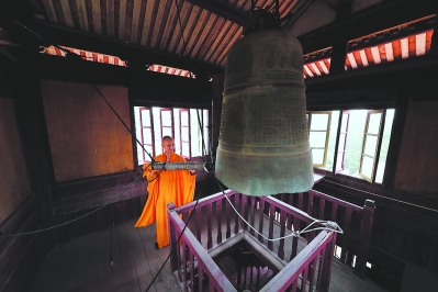 梅峰光孝寺:梅开寺里钟磬悠 峰涌城中学风盛