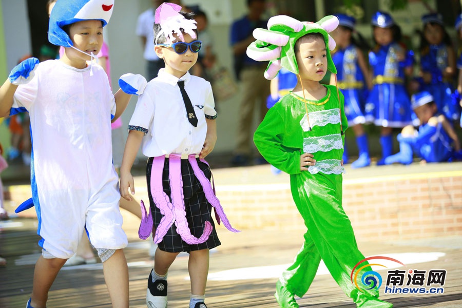 萌萌哒! 海口一幼儿园举行"海洋娃娃"服装秀 喜迎"六一"国际儿童节