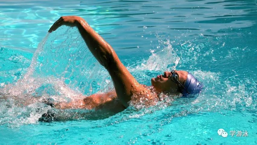 游泳常见的损伤如何预防 准备活动充分到位