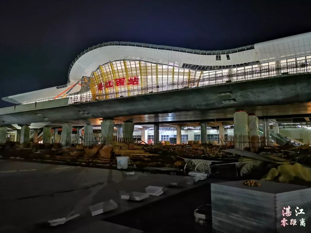 湛江高铁站夜景高清图抢先看!瞬间觉得高大上.