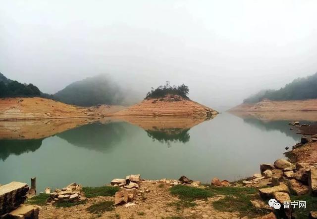 普宁附近一水库濒临干枯,惊现沉睡百年古村落(内附现场)