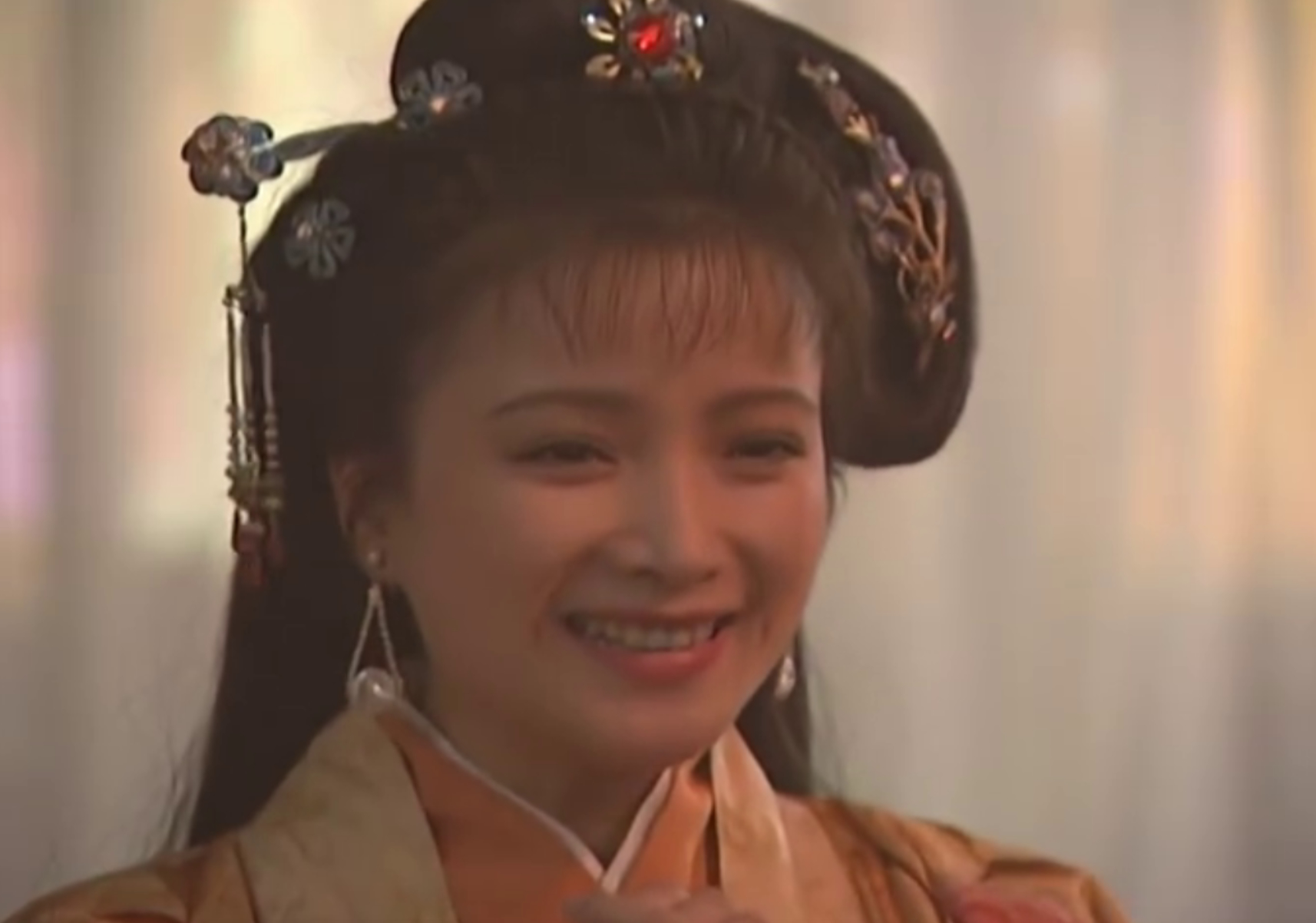 何晴在水浒传中饰演李师师,她的一颦一笑都让人魂牵梦绕