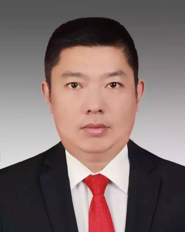 董斌,男,临海杜桥人,中共党员,1979年5月出生,2001年2月参加工作,在职