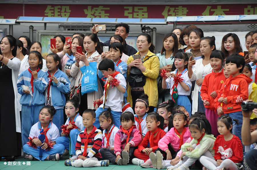 天水市伏羲路逸夫小学举行庆"六一"文艺汇演暨表彰活动