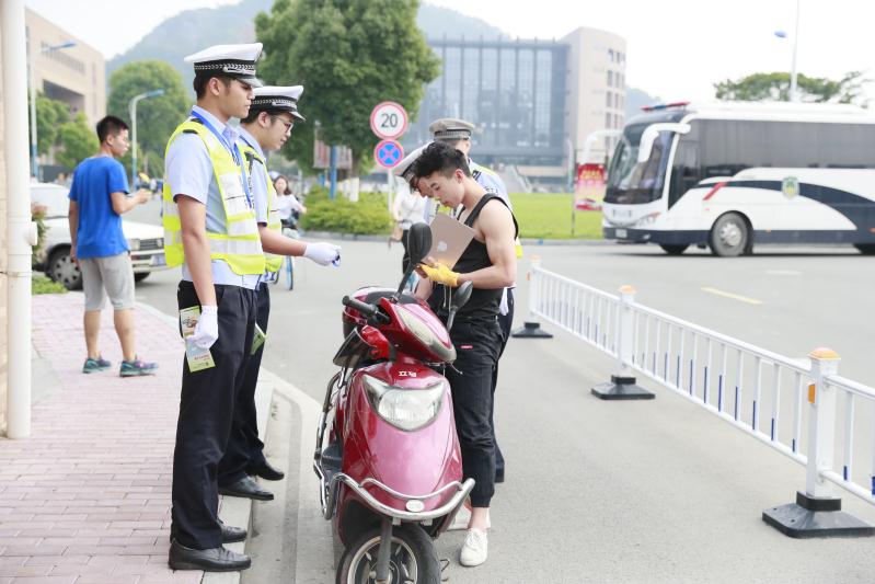 只是台州交警电动车交通安全综合整治的一个缩影.