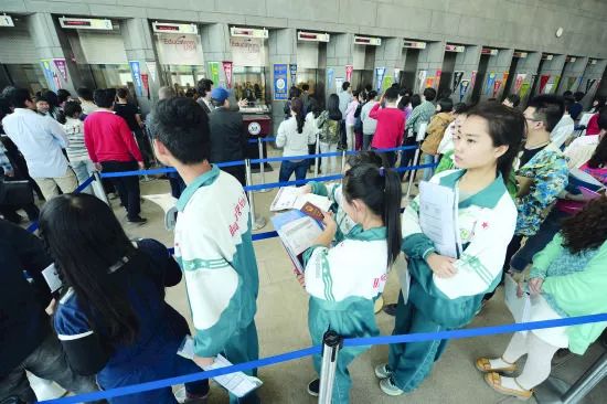 签证收紧 中国留学生来美将更难