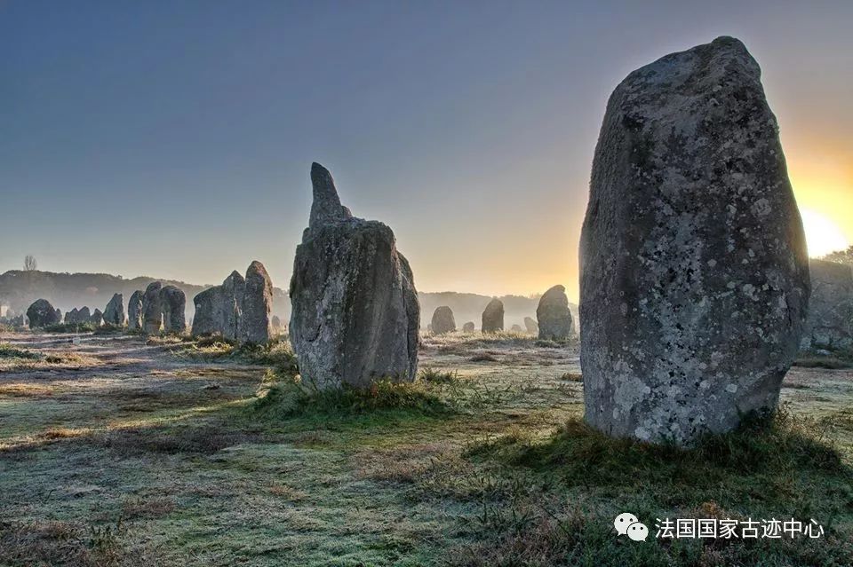 卡纳克巨石阵被称为"最大的史前巨石阵",大约建成于公元前5000年至