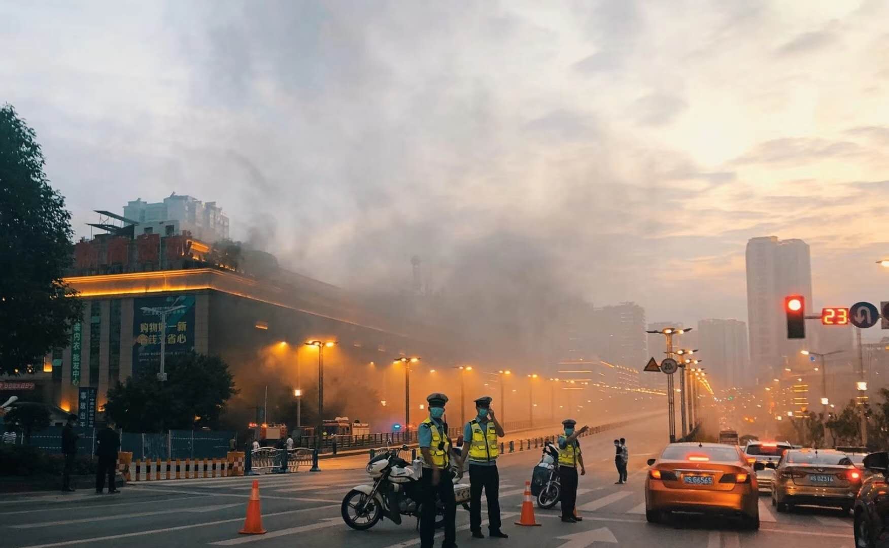 火情通报!达州市西外一大型批发市场突发大火