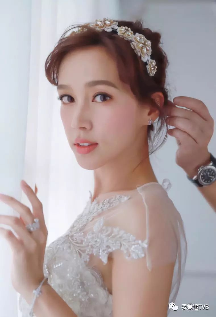 tvb力捧小花傅嘉莉穿韩式婚纱造型美艳