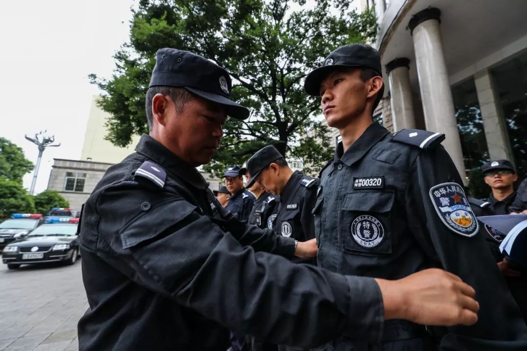 维护治安,服务群众,将警力投向百姓身边.昆明警方新一