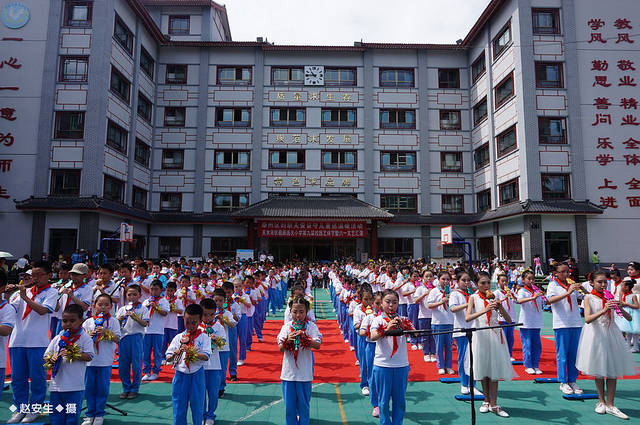 天水市伏羲路逸夫小学举行庆"六一"文艺汇演暨表彰活动