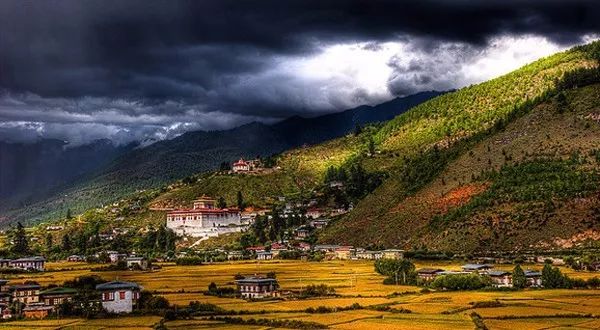 神秘小国不丹,遍地生殖崇拜,存在一妻多夫女尊男卑的