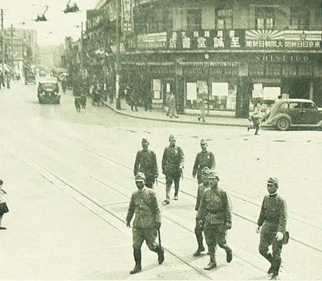 历史老照片:1938年4月上海日本街吴淞路的一天