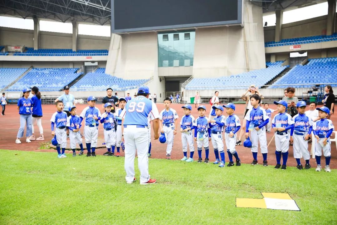 2018首届黄龙魔方校际棒球交流赛圆满落幕！