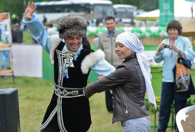 喀山鞑靼人混合了蒙古人和跟随蒙古人西征的突厥语部落血统鞑靼族人文