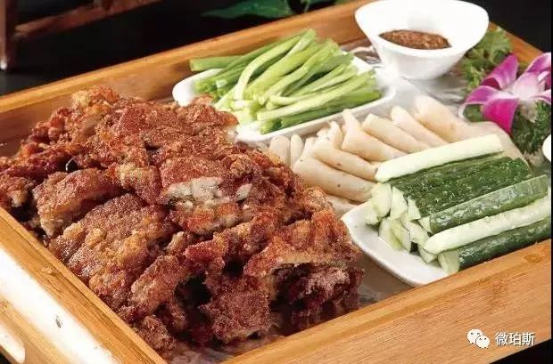 锅包肘子超级嫩的鸭肉配上鲜美的汤汁,应该是上海地道的本帮菜了.