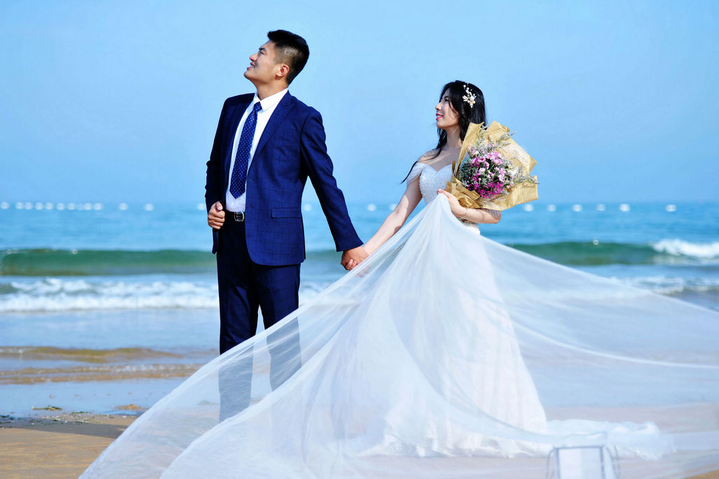 一对婚纱照_情侣婚纱照头像一对