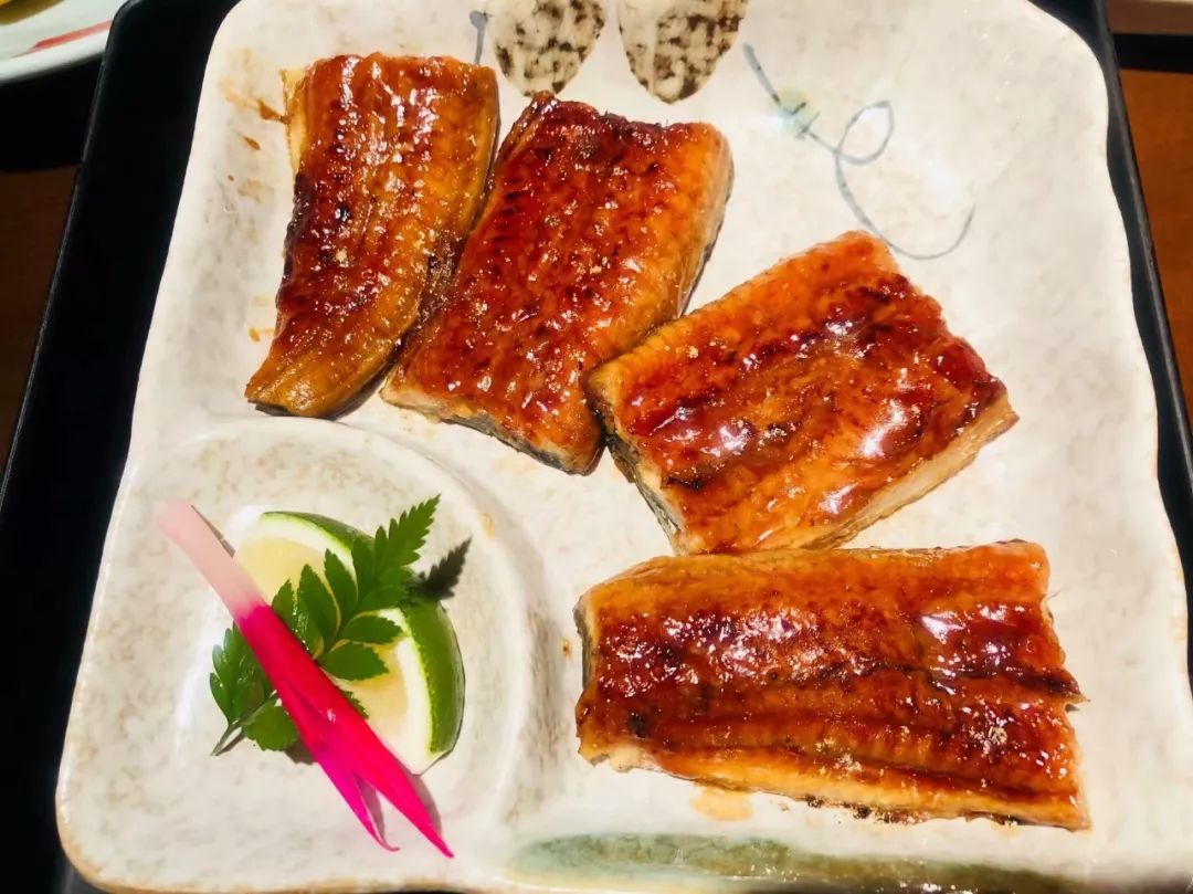 一口入魂！出口日本的蒲烧鳗鱼，3分钟加热即食！|鳗鱼|日式_新浪新闻