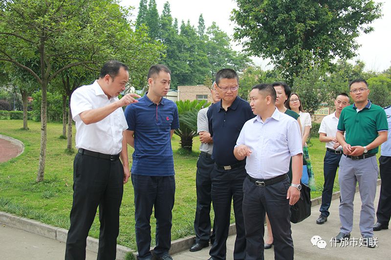 什邡市元石小学赠送慰问金市领导向孩子们赠送"六一"礼物祝全市小朋友