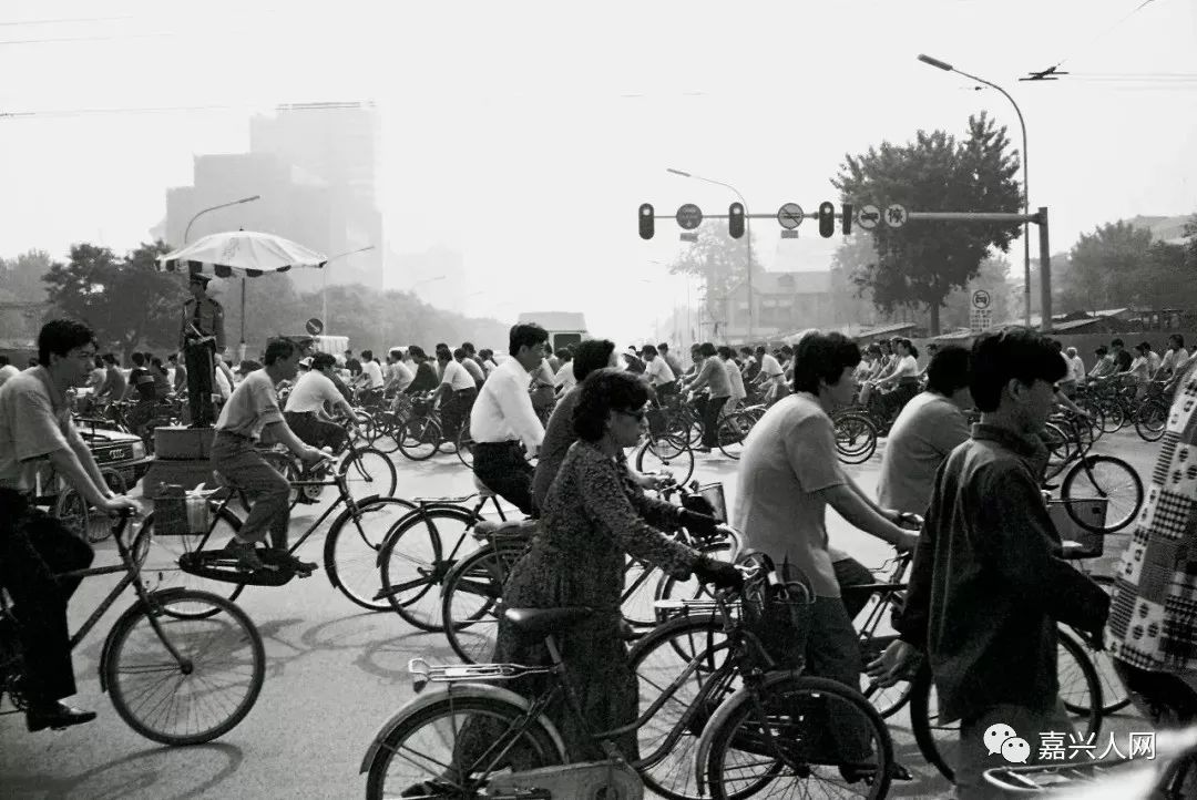今天原来是这个节日?一组老照片,看中国自行车变迁史