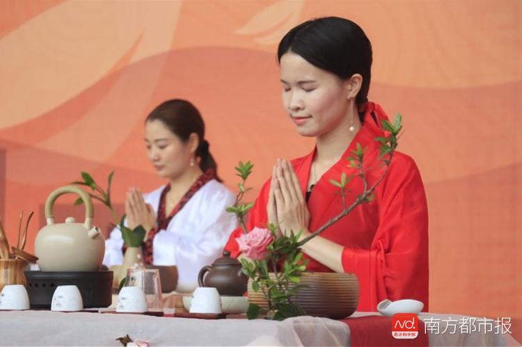 非凡体育你的房子算啥？东莞茶博会上一件莞藏老茶可换别墅不信去看看!(图2)