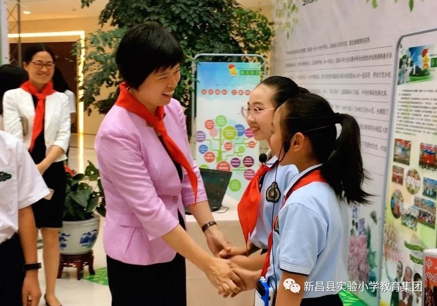 花开新时代争当好少年新昌县实验小学少先队员在市少代会上展风采