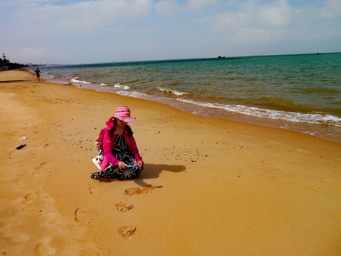 美食 正文  西秀海滩公园(原 海口 秀英海滨浴场),位于 海口 市庆龄