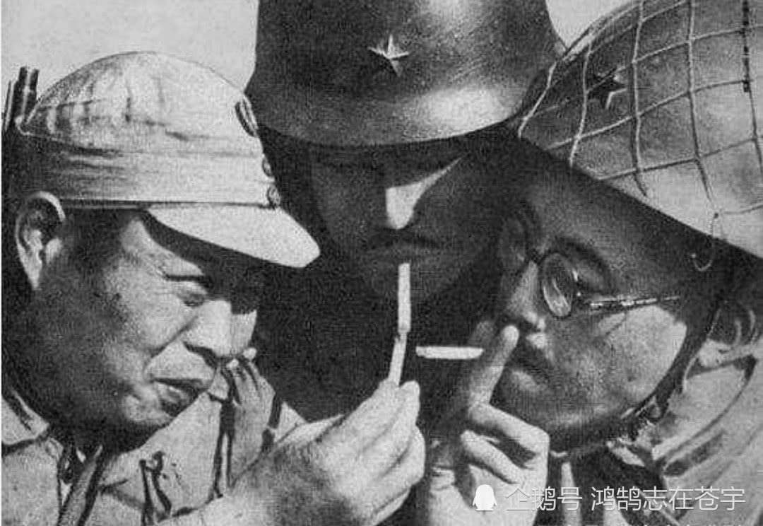 日本鬼子老照片嚣张的鬼子骑马进城最后一张伪军给三个鬼子点烟