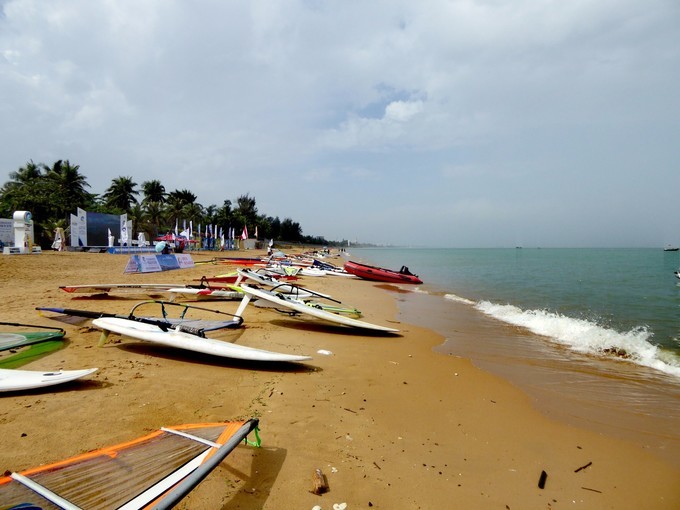 美食 正文  西秀海滩公园(原 海口 秀英海滨浴场),位于 海口 市庆龄