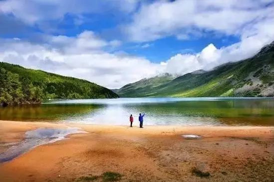 雅砻江民族风情_中国56个民族的特色风情_西南民族大学次朗江措