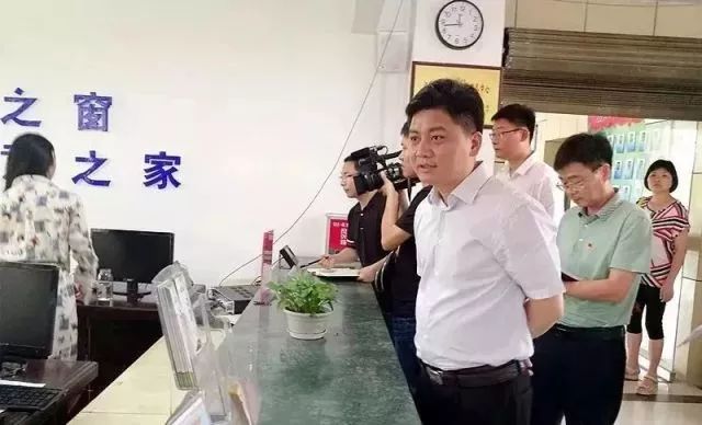 工作人员全在玩手机            ▲江西抚州市副市长,金溪县委书记