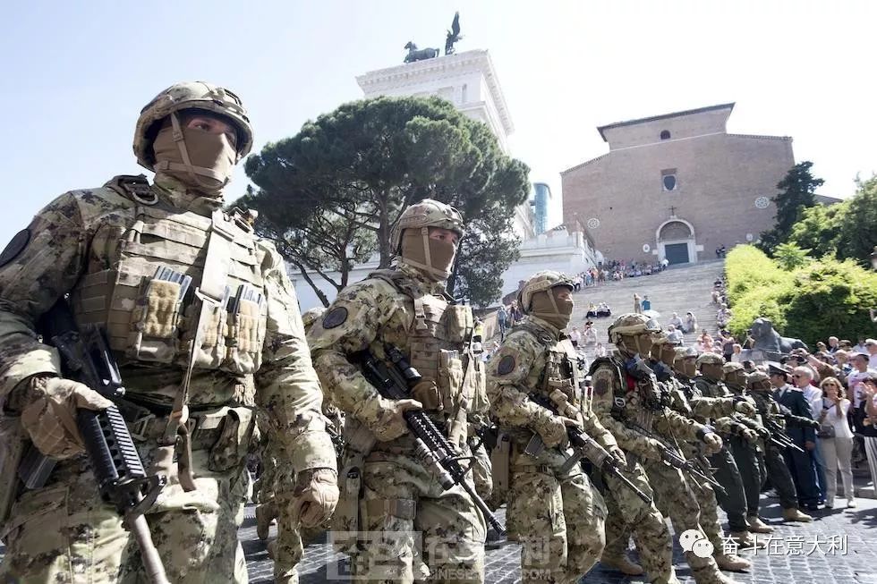意大利陆军接受检阅意大利红十字会护士接受检阅意大利特种部队成员