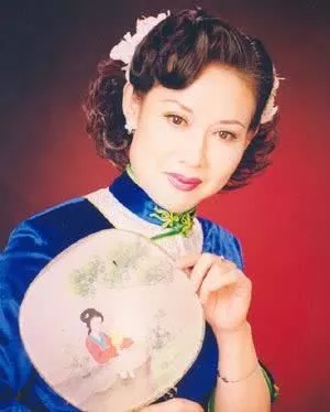 女儿杜金京已经32岁了,长得很是漂亮,不少人都说,幸亏妻子的基因够