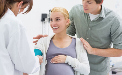 目前主张正常的孕期b超检查做3 4次为宜,但如果孕期出现腹痛,阴道