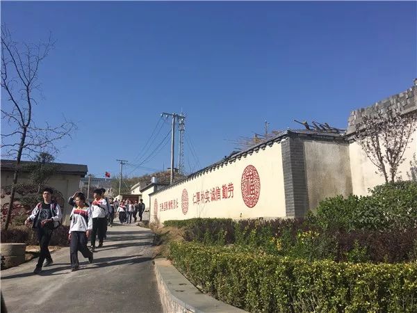 平山李家庄美丽乡村旅游度假区位于平山县岗南镇境内,毗邻革命圣地