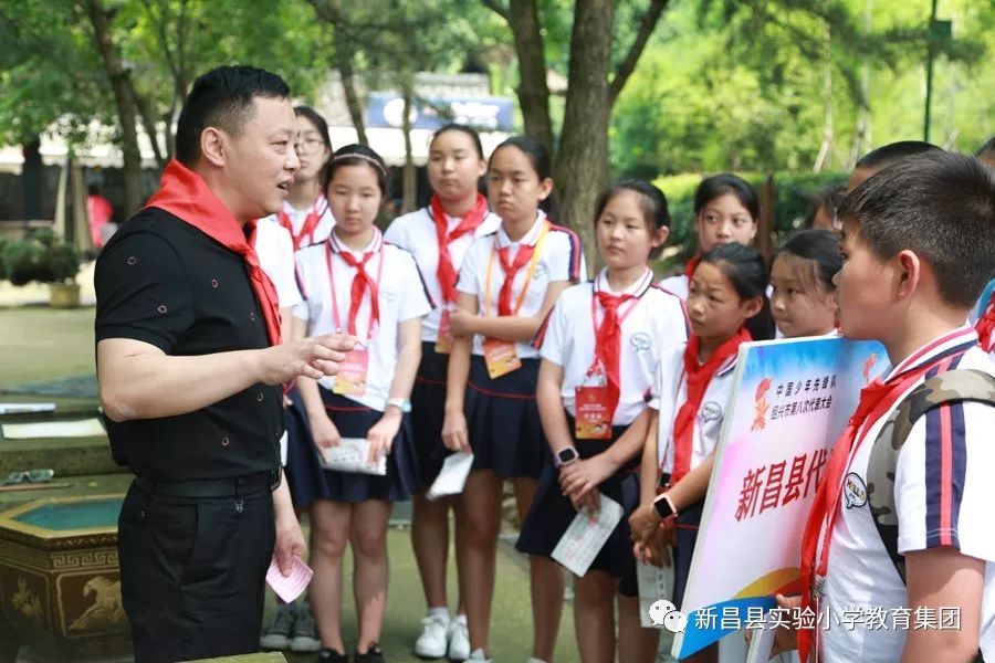 花开新时代争当好少年新昌县实验小学少先队员在市少代会上展风采