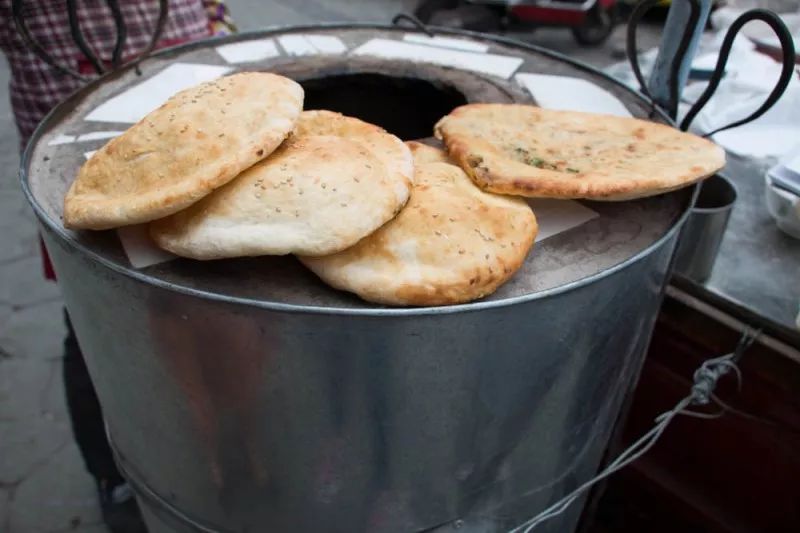 其实小编最不喜欢吃的就是饼饼儿 但是吃了这个烤饼 用料是北方的老面