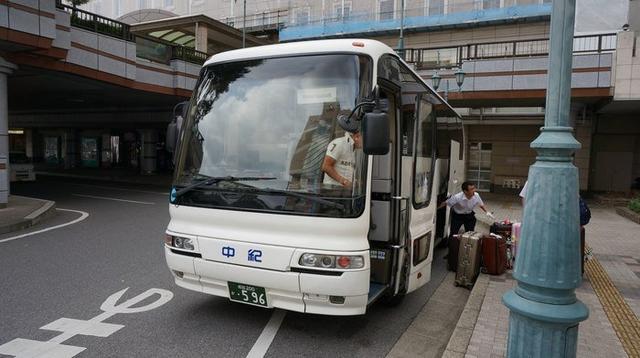 旅游大巴司机招聘_太原旅游大巴的司机最近比较郁闷,因为客人被外来车抢了(2)