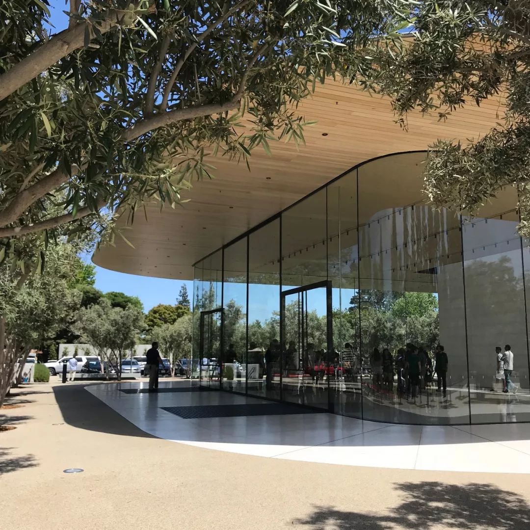 趁着空档,前线编辑也来到了苹果新总部 apple park,它距离圣何塞市