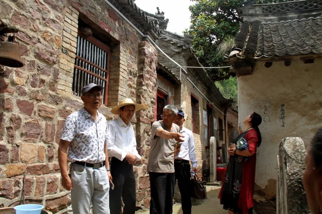 鲁山县文艺家赴赵村镇开展文化扶贫,考察古迹墨子洞,红佛寺