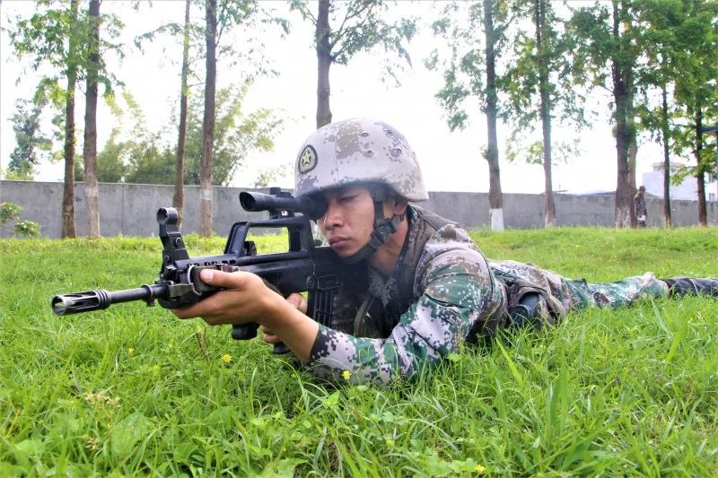 分享战友多种射击姿势的正确打开方式