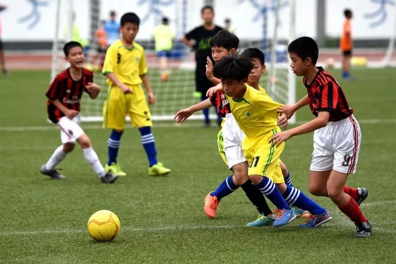 多方推动"足球进校园",桂林秀峰区举行第二届小学生足球赛热闹收场