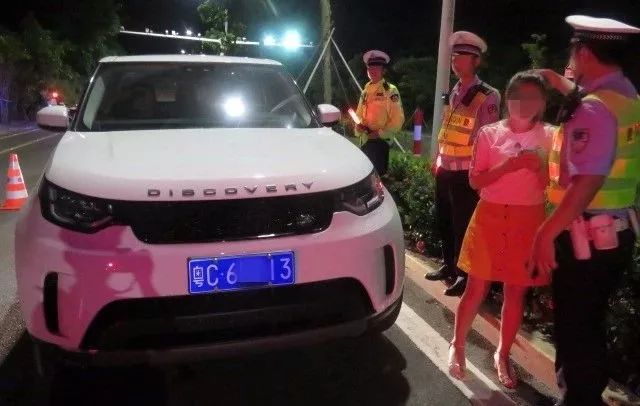 路虎女司机醉驾被抓竟和闺女对交警做这种事,刑拘!