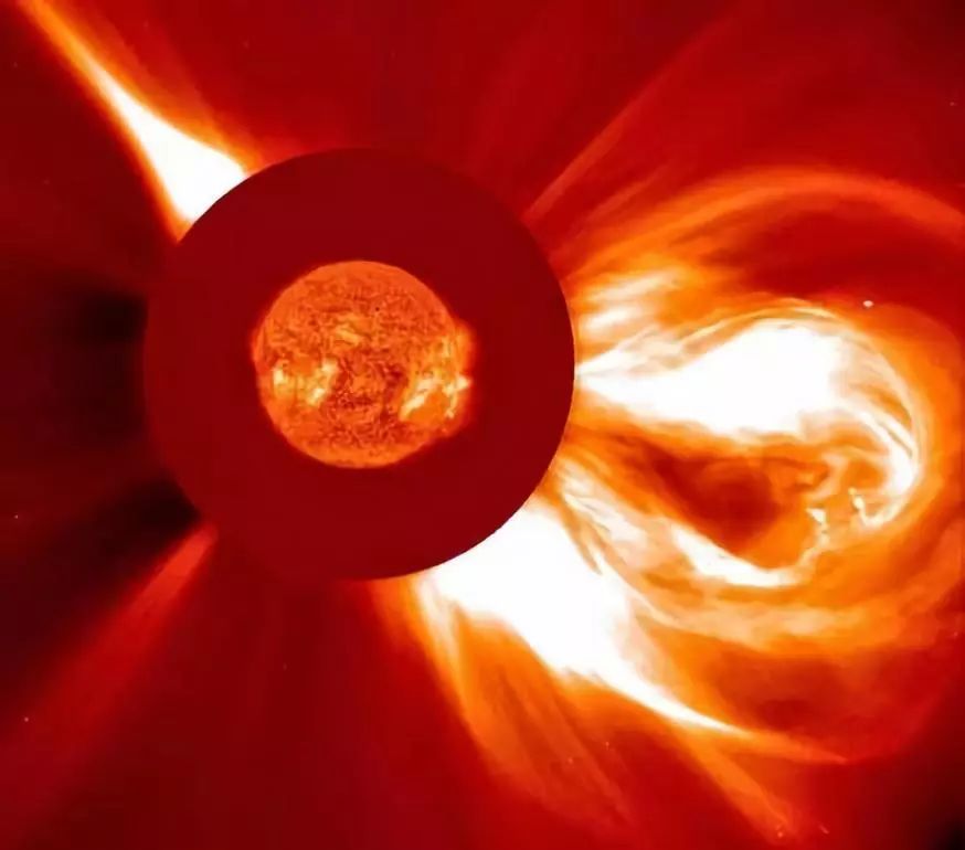 图6 soho卫星拍摄的一次壮观的日冕物质抛射日冕物质抛射(cme)是太阳