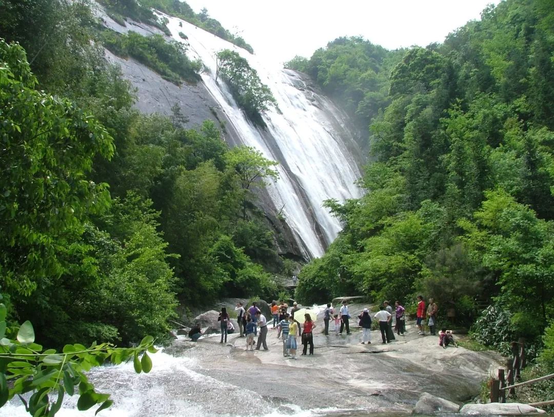 景德镇瑶里景区门票150元南山大瀑布就成了极为瞩目的一道风景所以