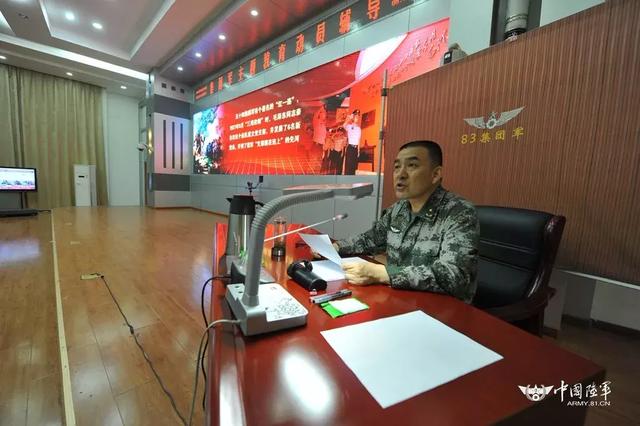 中部战区陆军第83集团军军长谢增刚进行主题教育宣讲辅导.胡春峰 摄