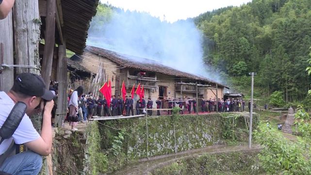 福建省浦城县枫溪乡举办了首届"开犁节,原始的牛耕和祈福,吸引数千名