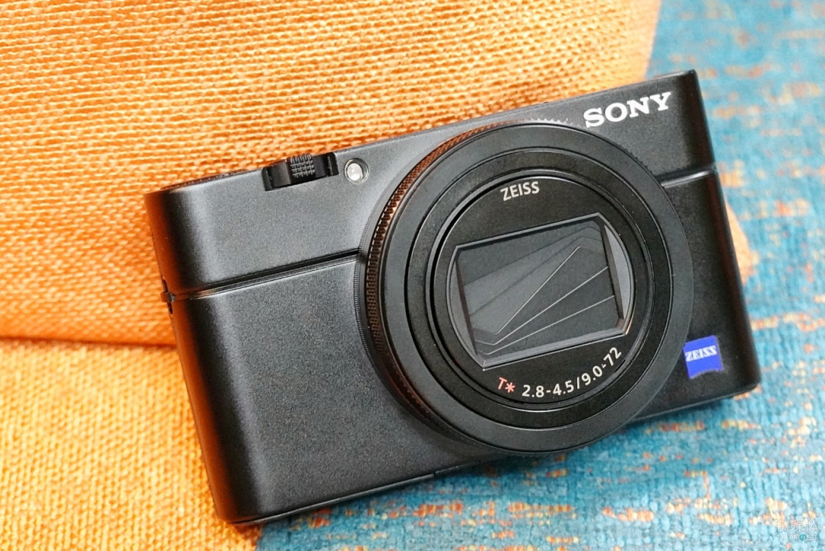 索尼发布黑卡rx100m6数码相机