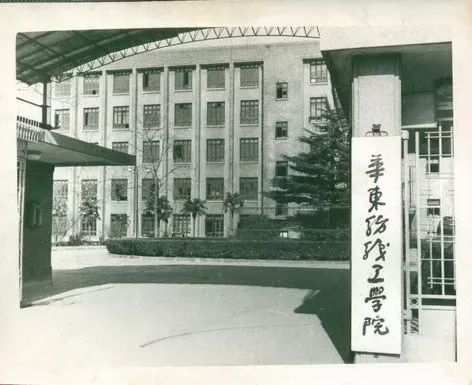 但学校建校是在1951年,时名华东纺织工学院,1985年更名为中国纺织大学